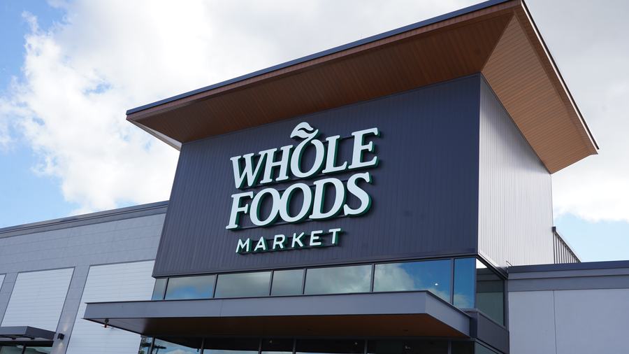Panel facade and canopy on a grocery store exterior